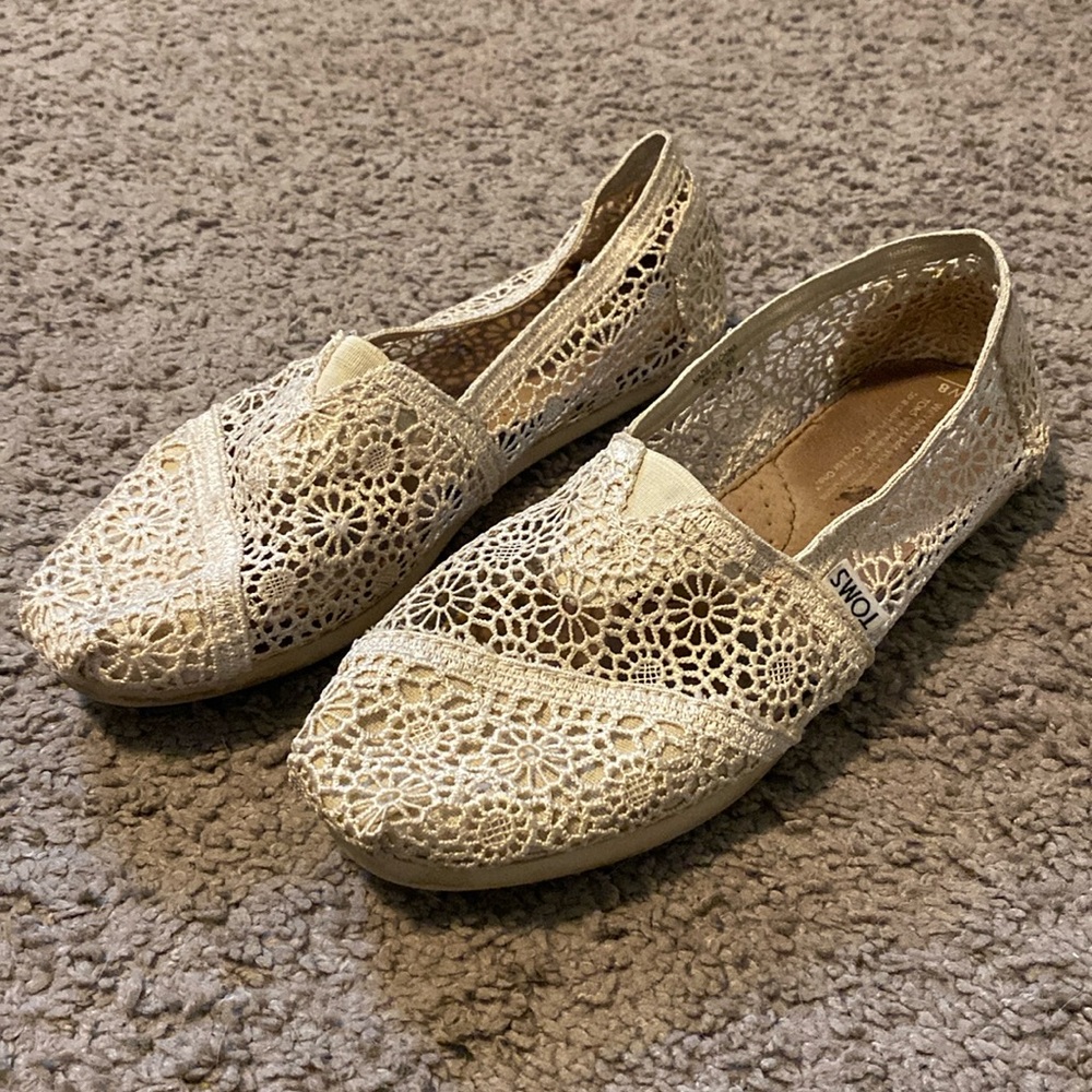 Women’s Tom’s shoes